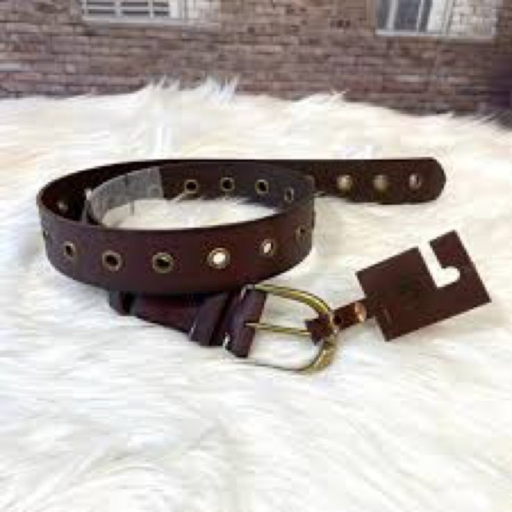 NWT FRYE Grommet Brown Leather Belt
(Brown Leather and Metal) - Picture 8 of 15